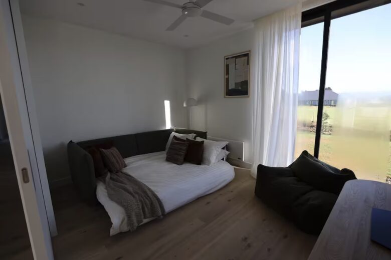 Open Country Homestead. Architectural Elegance Meets Countryside Serenity in Burradoo - Burradoo, Australia