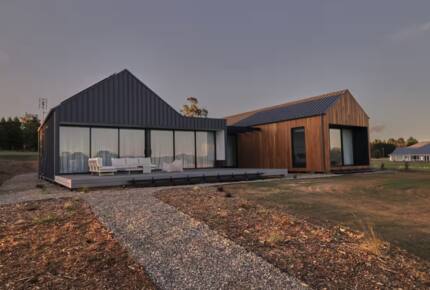 Open Country Homestead.              Architectural Elegance Meets Countryside Serenity in Burradoo - Burradoo, Australia