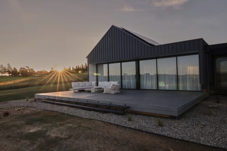 Open Country Homestead. Architectural Elegance Meets Countryside Serenity in Burradoo - Burradoo, Australia