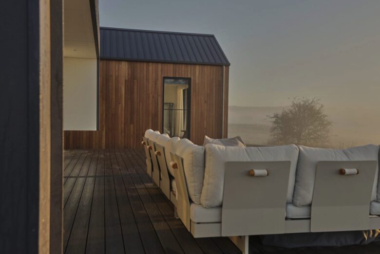 Open Country Homestead. Architectural Elegance Meets Countryside Serenity in Burradoo - Burradoo, Australia