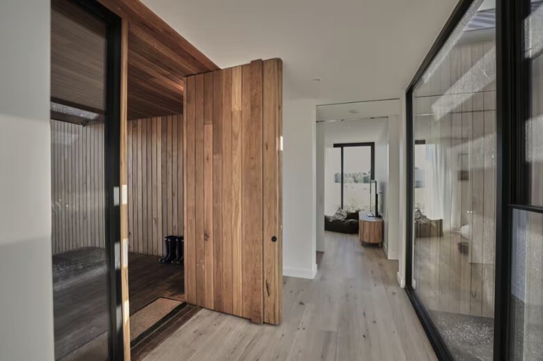 Open Country Homestead. Architectural Elegance Meets Countryside Serenity in Burradoo - Burradoo, Australia