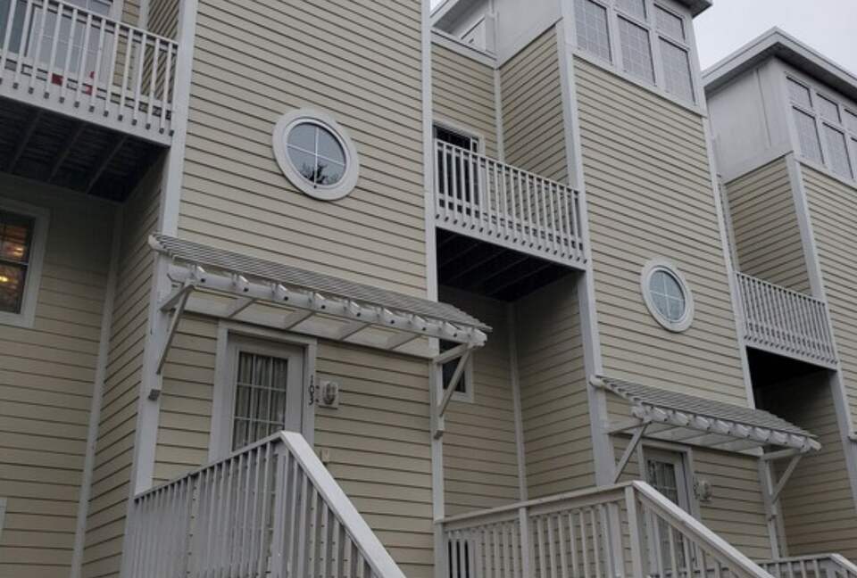 Elegant Townhome with Rooftop Retreat & Beach Access - New Buffalo, Michigan