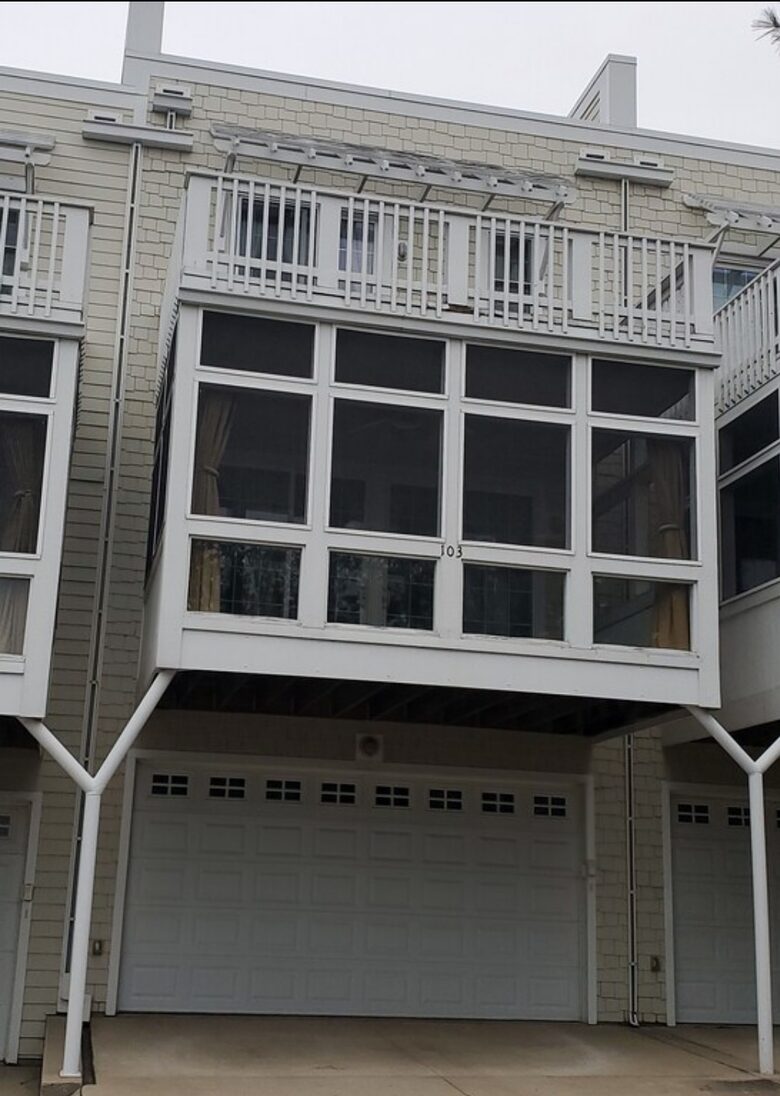 Elegant Townhome with Rooftop Retreat & Beach Access - New Buffalo, Michigan