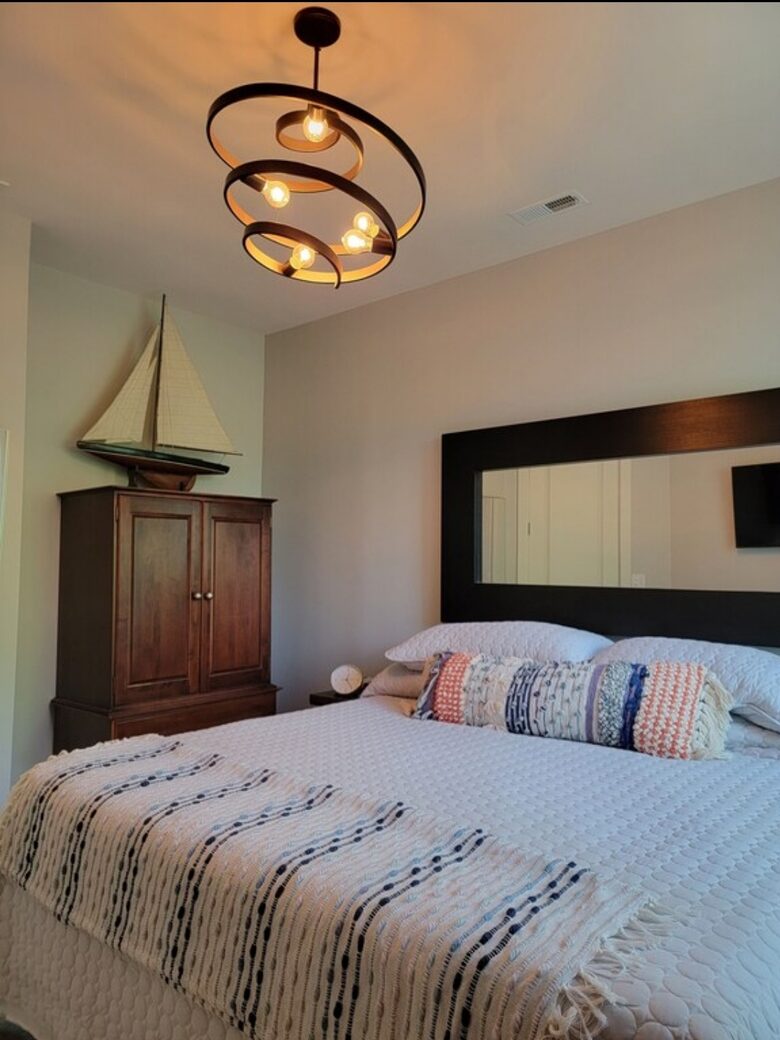 Elegant Townhome with Rooftop Retreat & Beach Access - New Buffalo, Michigan