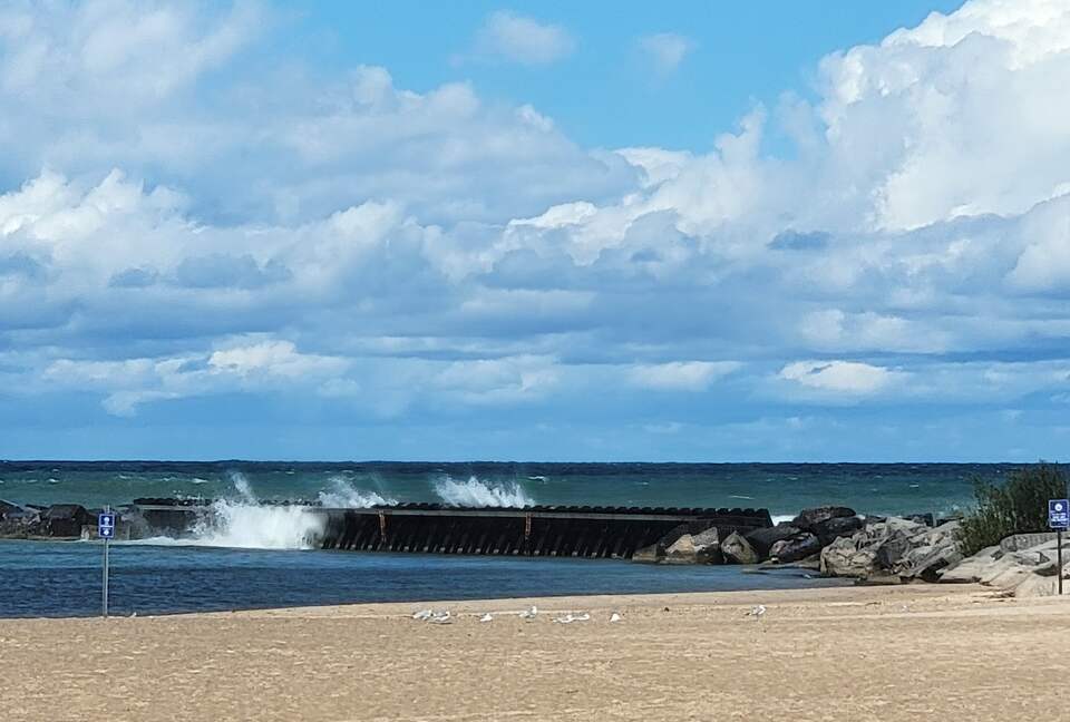 Elegant Townhome with Rooftop Retreat & Beach Access - New Buffalo, Michigan