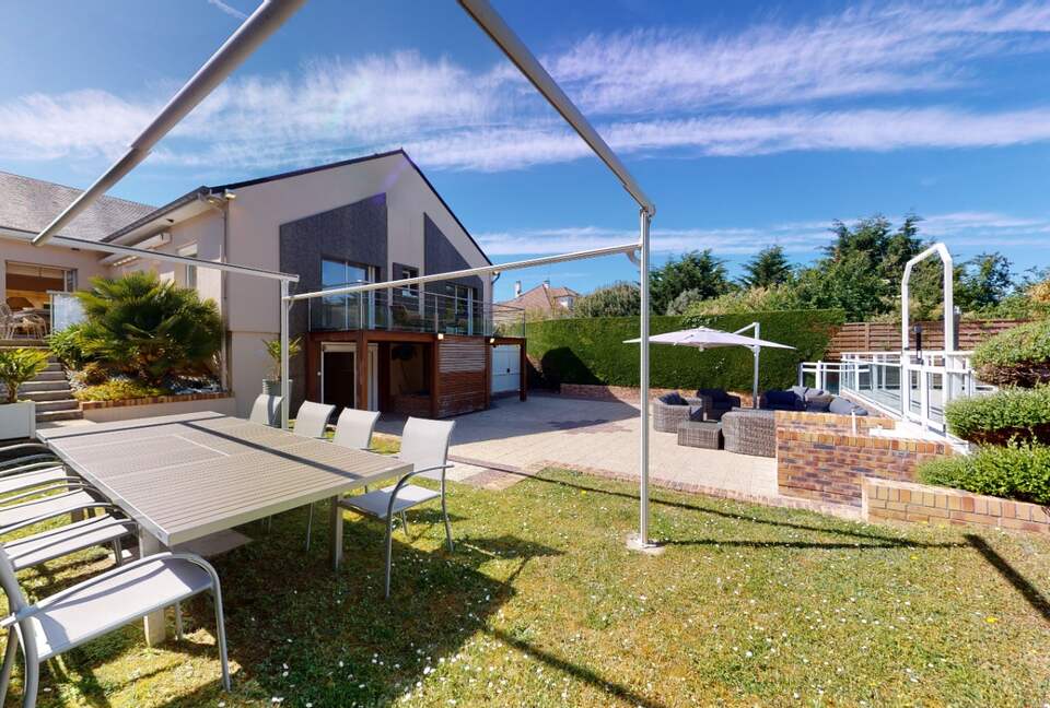 Luxury Coastal Amare Villa - Saint Pair Sur Mer, France