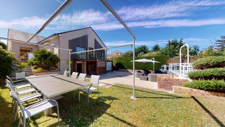 Luxury Coastal Amare Villa - Saint Pair Sur Mer, France