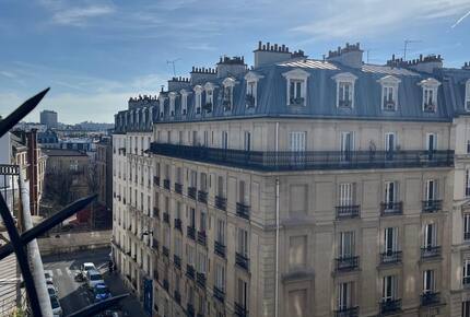Cozy One-Bedroom with Iconic Paris Street Views - Paris, France