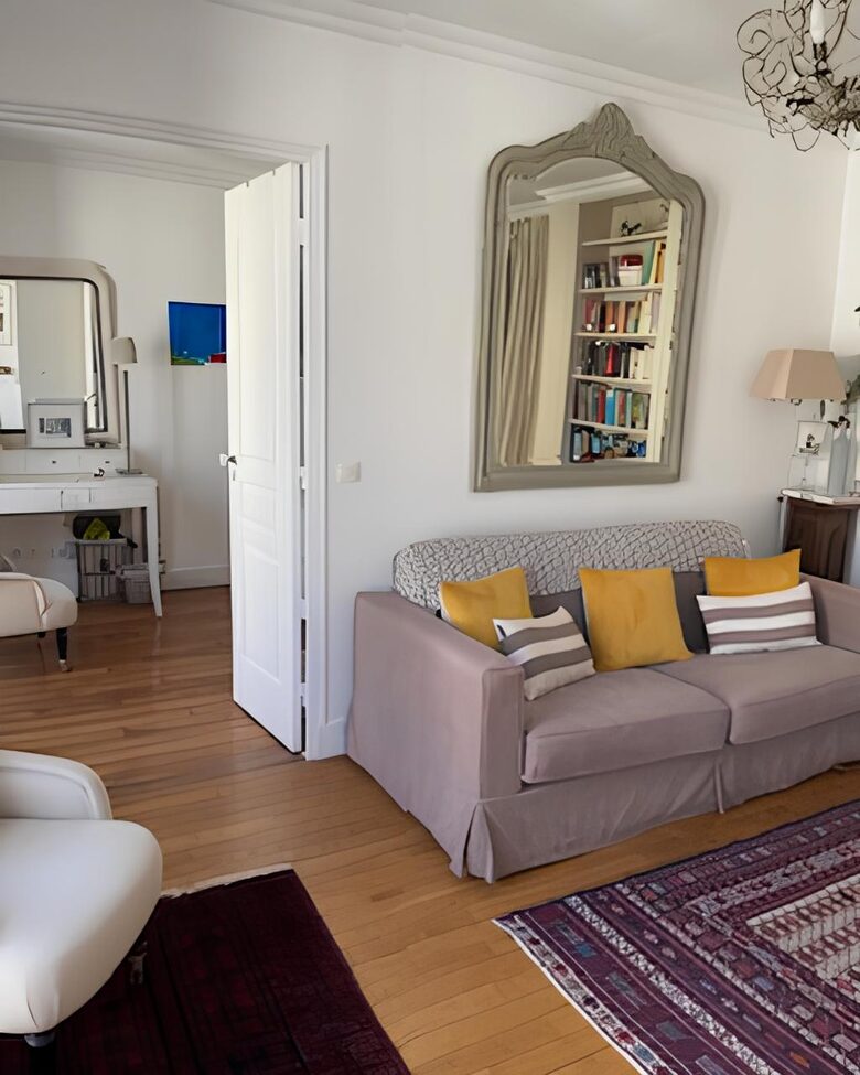 Cozy One-Bedroom with Iconic Paris Street Views - Paris, France