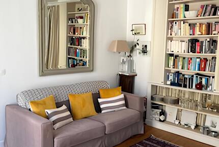 Cozy One-Bedroom with Iconic Paris Street Views - Paris, France