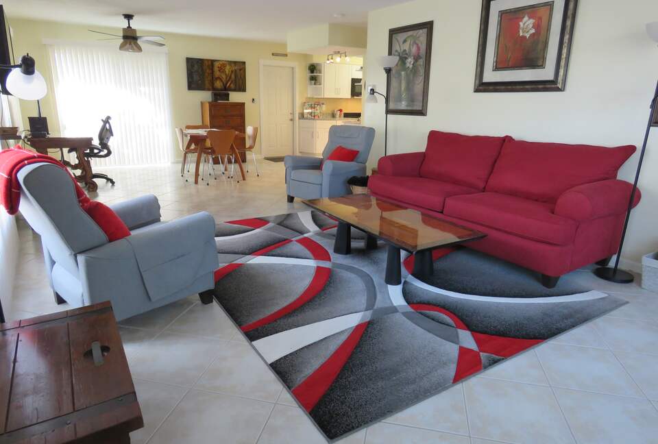 Great room with recliners and pull out couch.