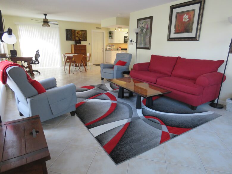 Great room with recliners and pull out couch.