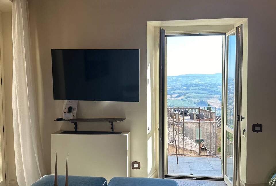 Snowy Owl | Two-bedroom Apartment - Todi, Italy