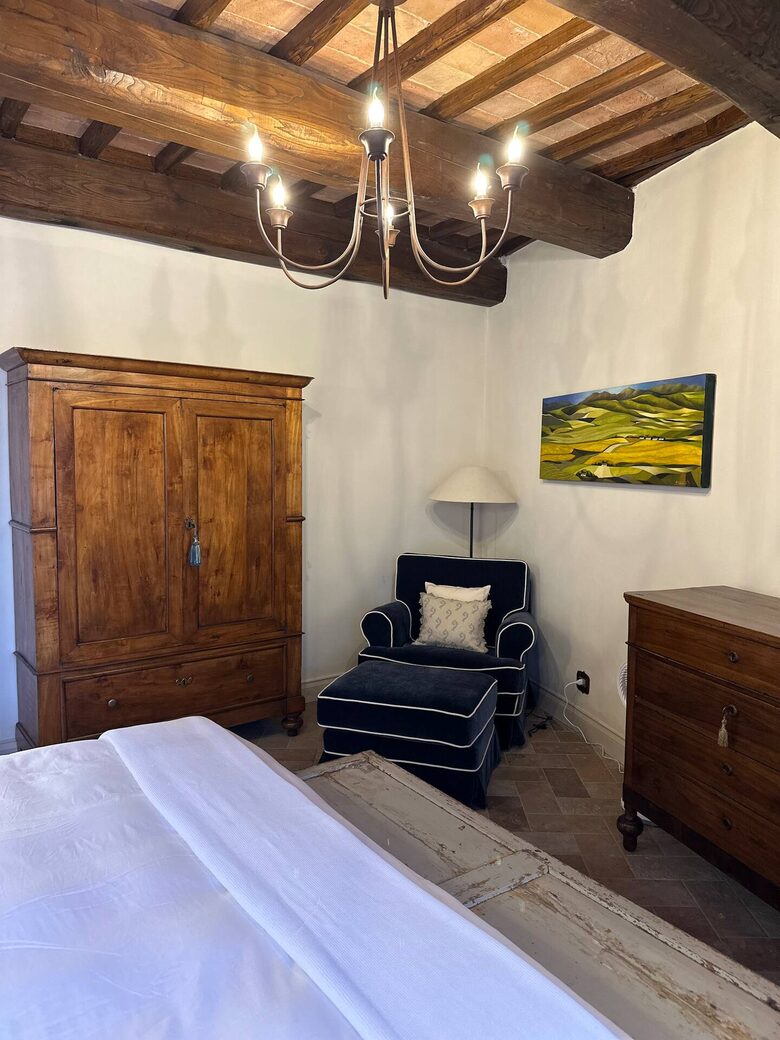 Snowy Owl | Two-bedroom Apartment - Todi, Italy
