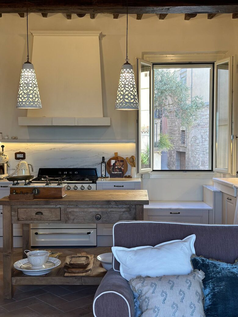 Snowy Owl | Two-bedroom Apartment - Todi, Italy