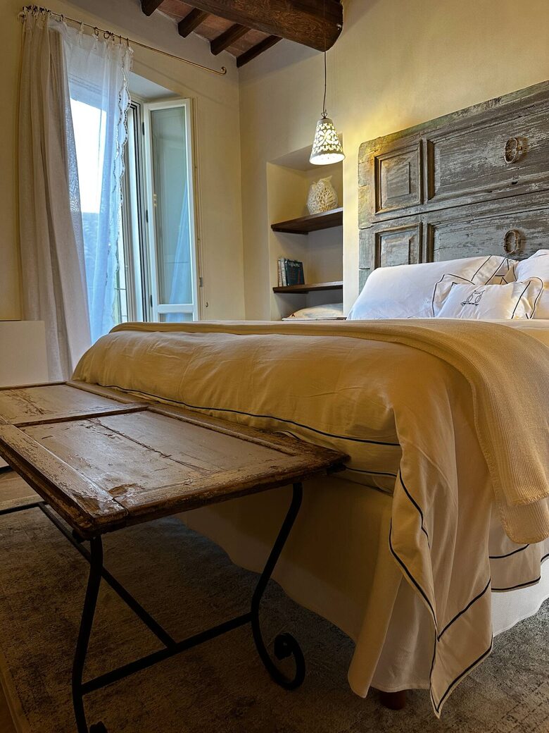 Snowy Owl | Two-bedroom Apartment - Todi, Italy