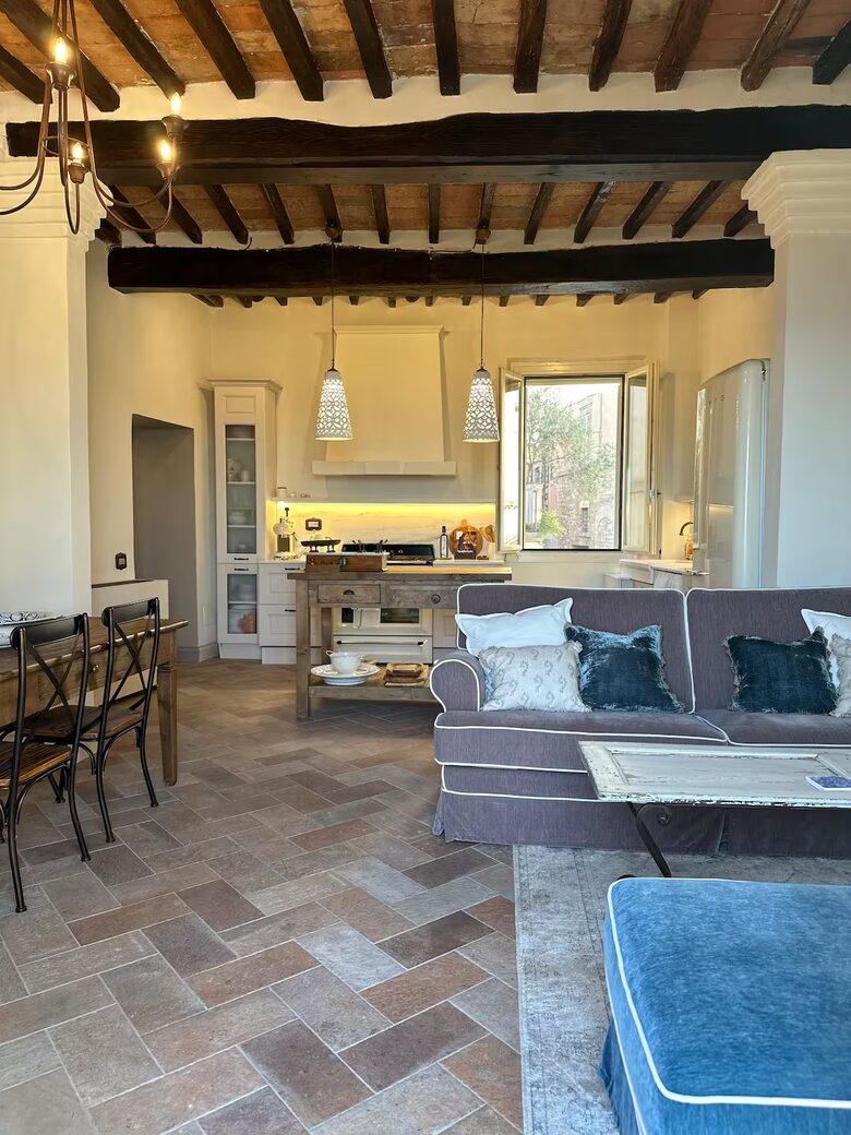 Snowy Owl | Two-bedroom Apartment - Todi, Italy