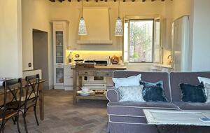 Snowy Owl | Two-bedroom Apartment - Todi, Italy