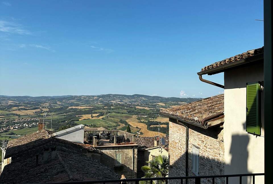 Snowy Owl | Two-bedroom Apartment - Todi, Italy