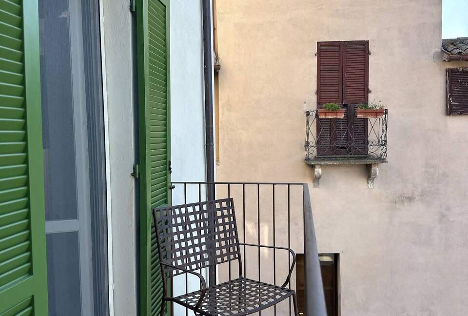 Snowy Owl | Two-bedroom Apartment - Todi, Italy