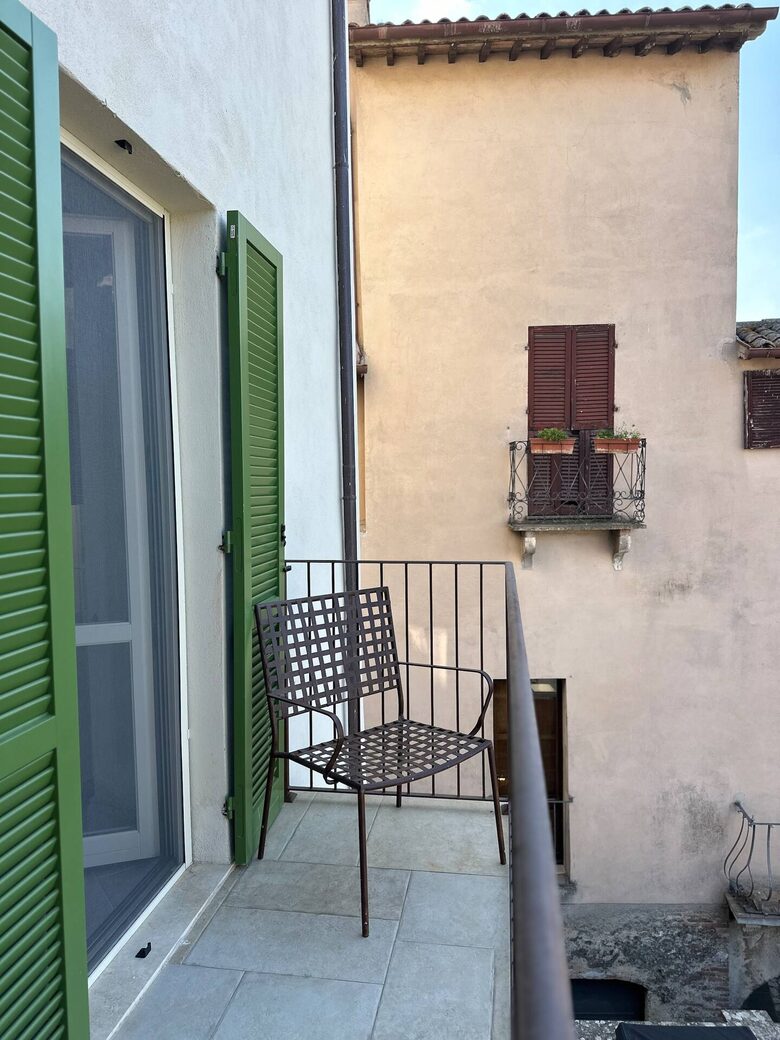 Snowy Owl | Two-bedroom Apartment - Todi, Italy