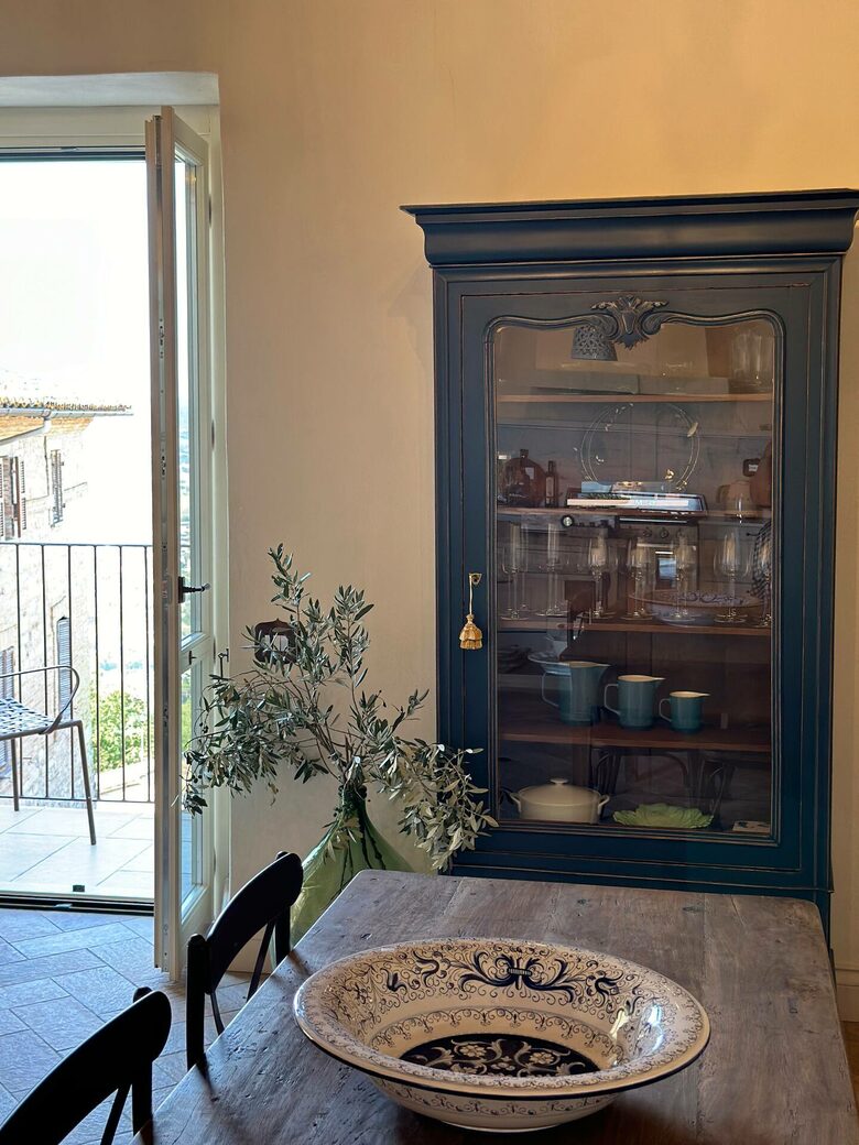 Snowy Owl | Two-bedroom Apartment - Todi, Italy