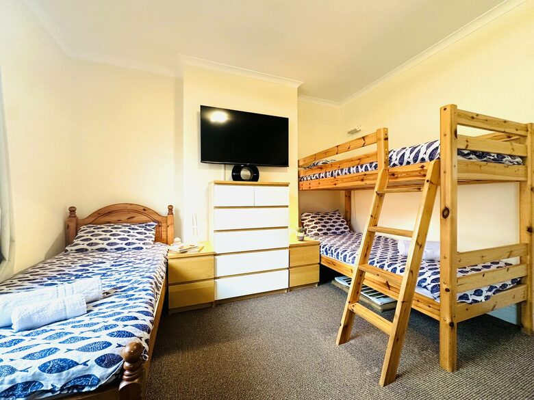 Modern Coastal Living Steps from Filey Beach - Filey, United Kingdom