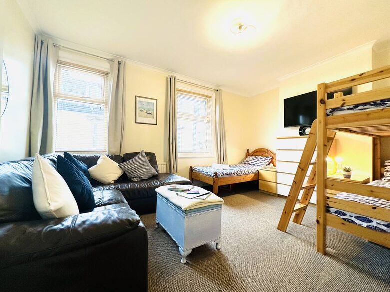 Modern Coastal Living Steps from Filey Beach - Filey, United Kingdom