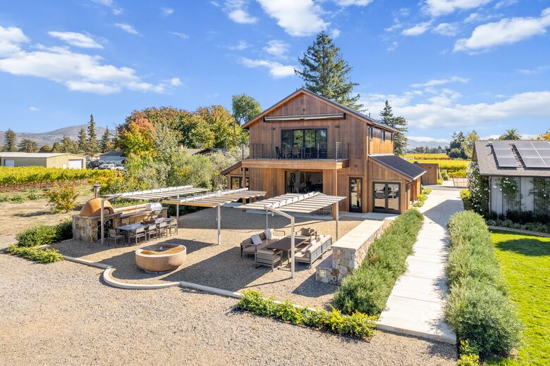 Napa Valley Escape in the Vineyards - Napa, California