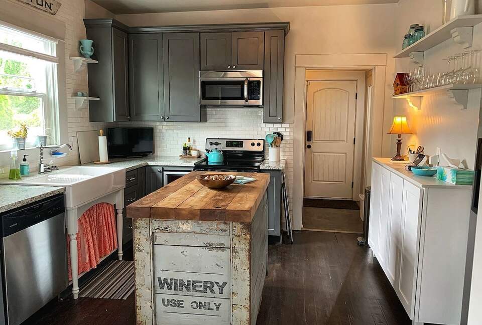 Wine Country Escape in the Heart of Carlton - Carlton, Oregon