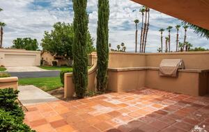 Front courtyard with built-in gas bbq with broiler.