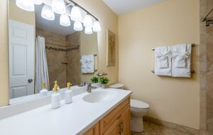 South Kihei Comfort: Steps from Kamaole Beach III - Kihei, Hawaii