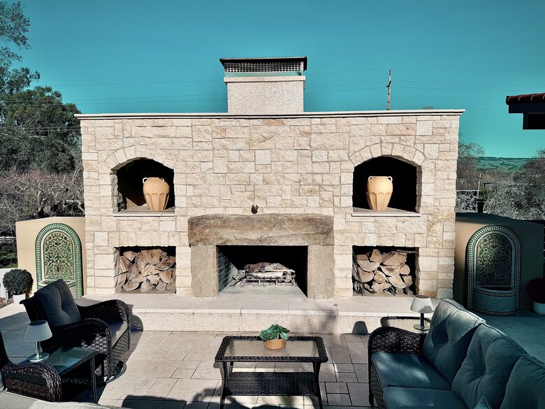 Petaluma One of a Kind Vineyard Residence - Petaluma, California