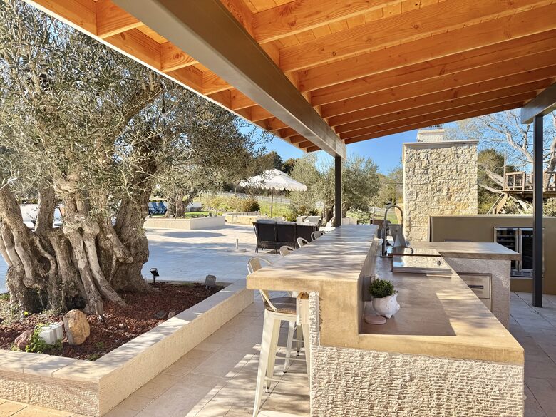 Petaluma One of a Kind Vineyard Residence - Petaluma, California