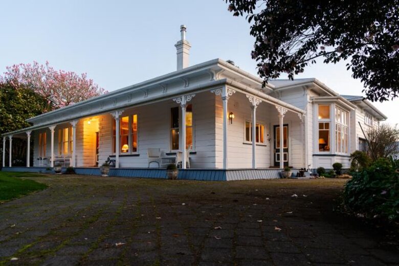 Timeless Elegance in the Manawatū Countryside - Feilding, New Zealand