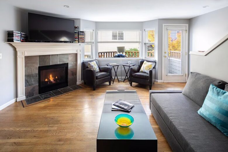 Stylish Magnolia Townhouse Near Discovery Park - Seattle, Washington
