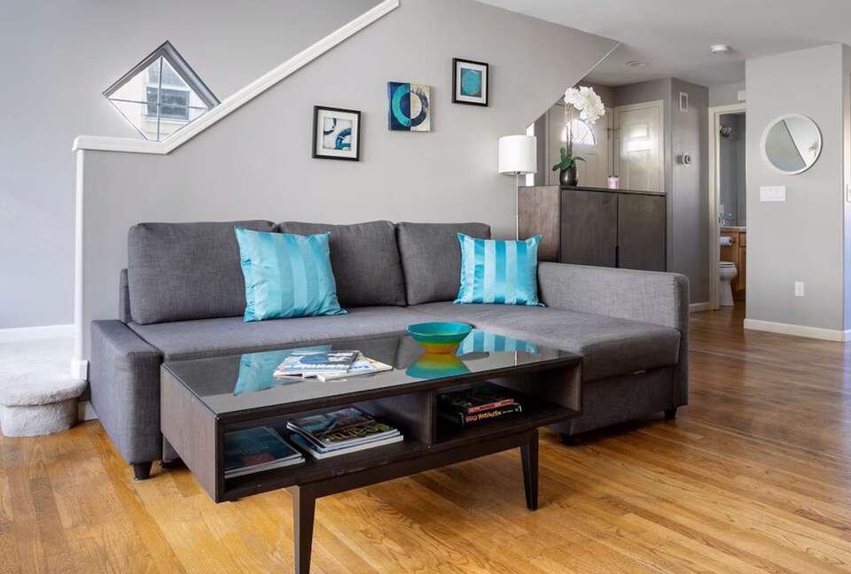 Stylish Magnolia Townhouse Near Discovery Park - Seattle, Washington