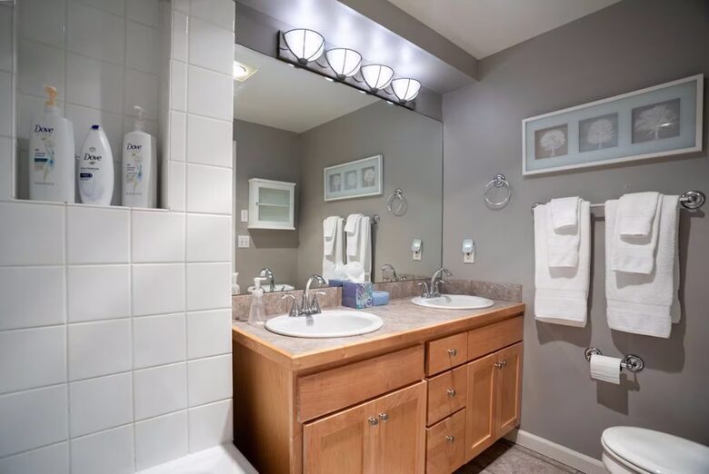 Stylish Magnolia Townhouse Near Discovery Park - Seattle, Washington