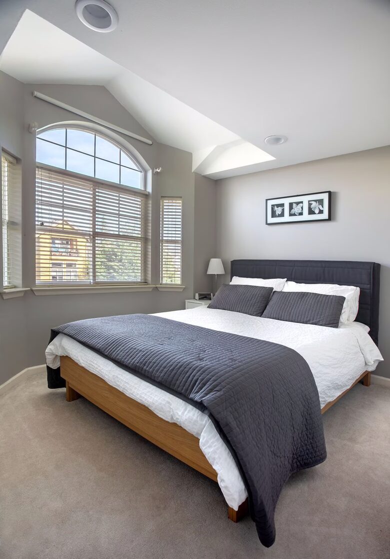 Stylish Magnolia Townhouse Near Discovery Park - Seattle, Washington