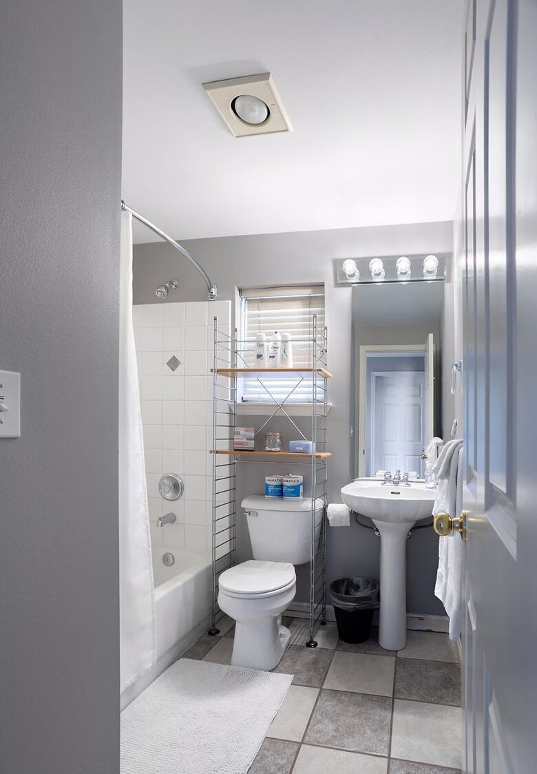 Stylish Magnolia Townhouse Near Discovery Park - Seattle, Washington