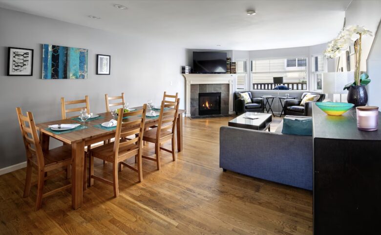 Stylish Magnolia Townhouse Near Discovery Park - Seattle, Washington
