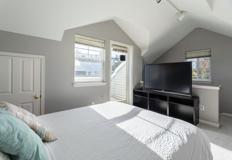 Stylish Magnolia Townhouse Near Discovery Park - Seattle, Washington