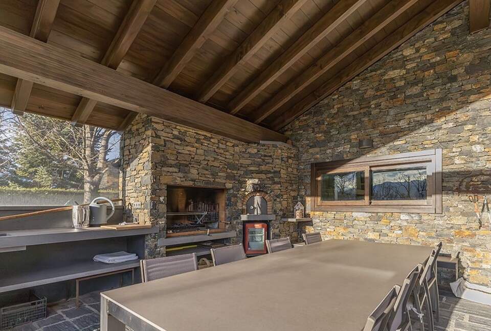 Elegant Mountain Retreat with Rustic Charm - Prats I Sansor, Llerida, Spain