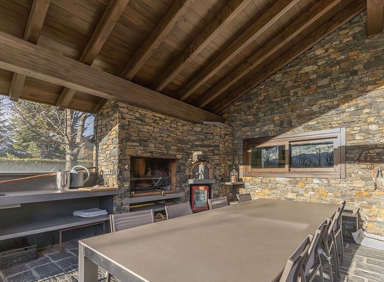 Elegant Mountain Retreat with Rustic Charm - Prats I Sansor, Llerida, Spain