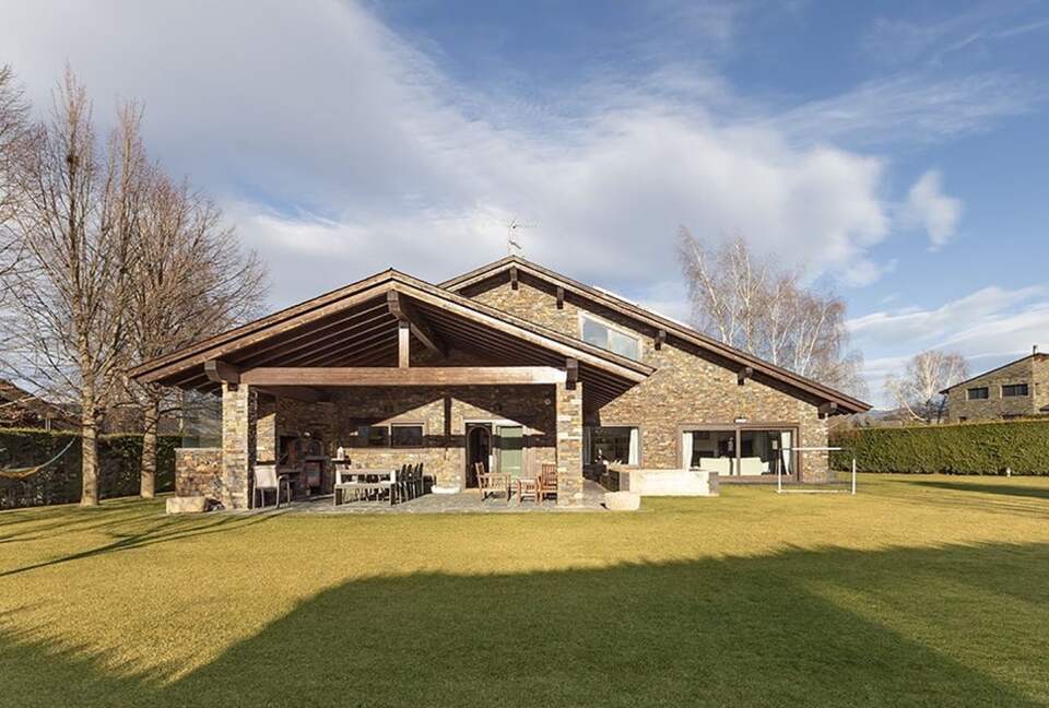 Elegant Mountain Retreat with Rustic Charm - Prats I Sansor, Llerida, Spain