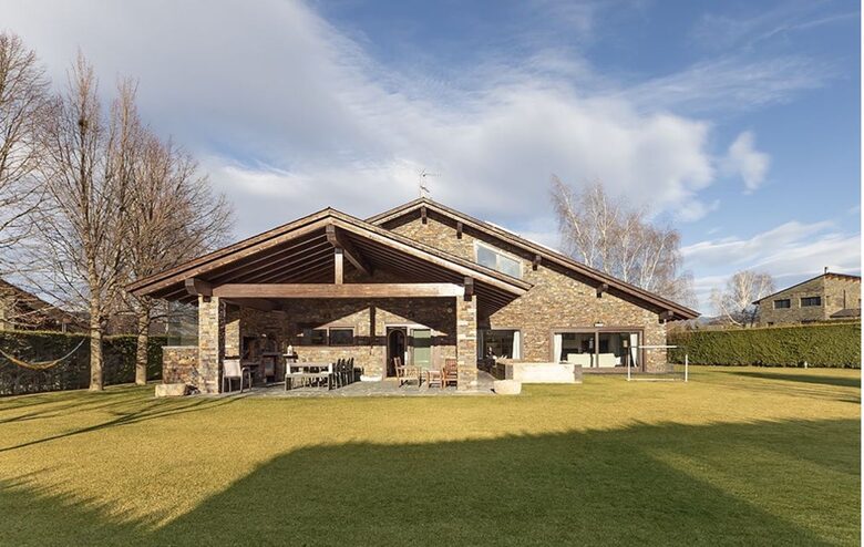 Elegant Mountain Retreat with Rustic Charm - Prats I Sansor, Llerida, Spain