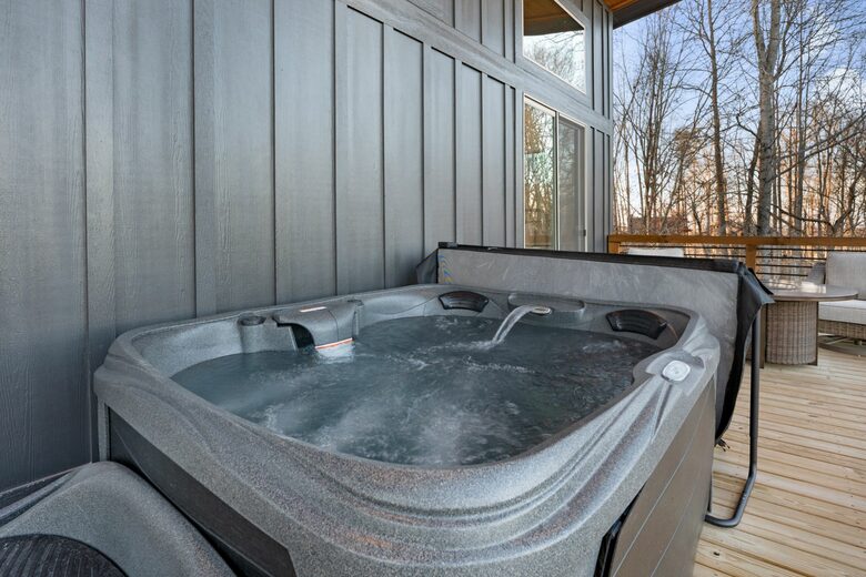 Modern Blue Ridge Retreat with Stunning Mountain Views - Blue Ridge, Georgia