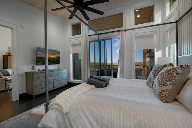 Modern Blue Ridge Retreat with Stunning Mountain Views - Blue Ridge, Georgia