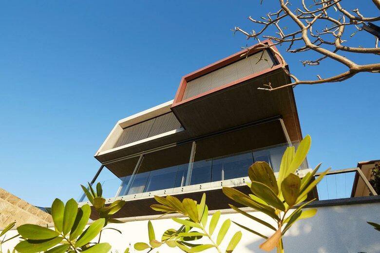 Architectural Brilliance Overlooking the Swan River - Perth, Australia