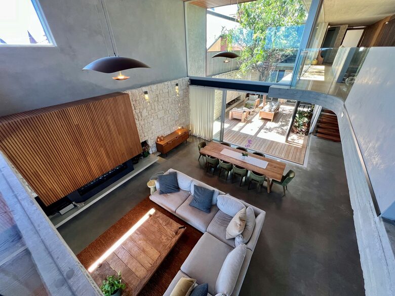 Architectural Brilliance Overlooking the Swan River - Perth, Australia